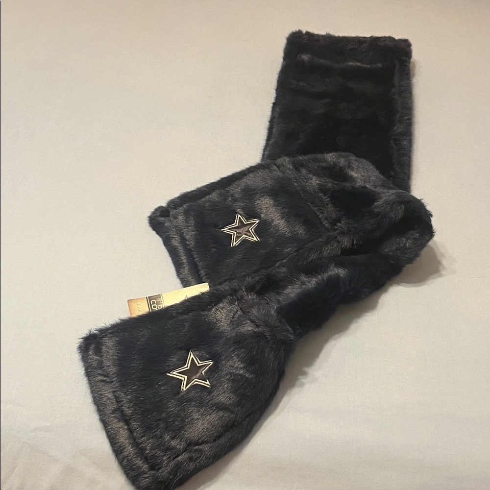 NFL Dallas Cowboys Faux Fur Scarf with hand pockets.